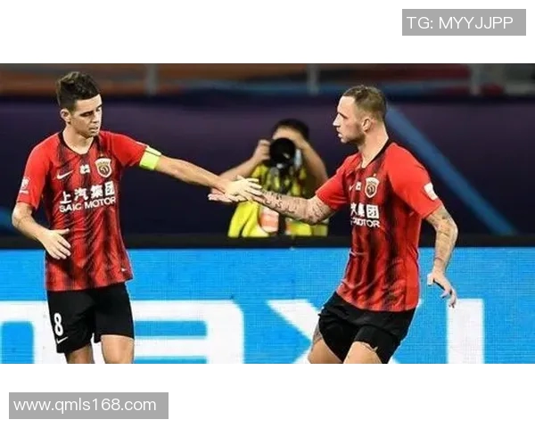 重庆羽毛球队与南京羽毛球队赛后复盘分析灵活性表现及战术对比